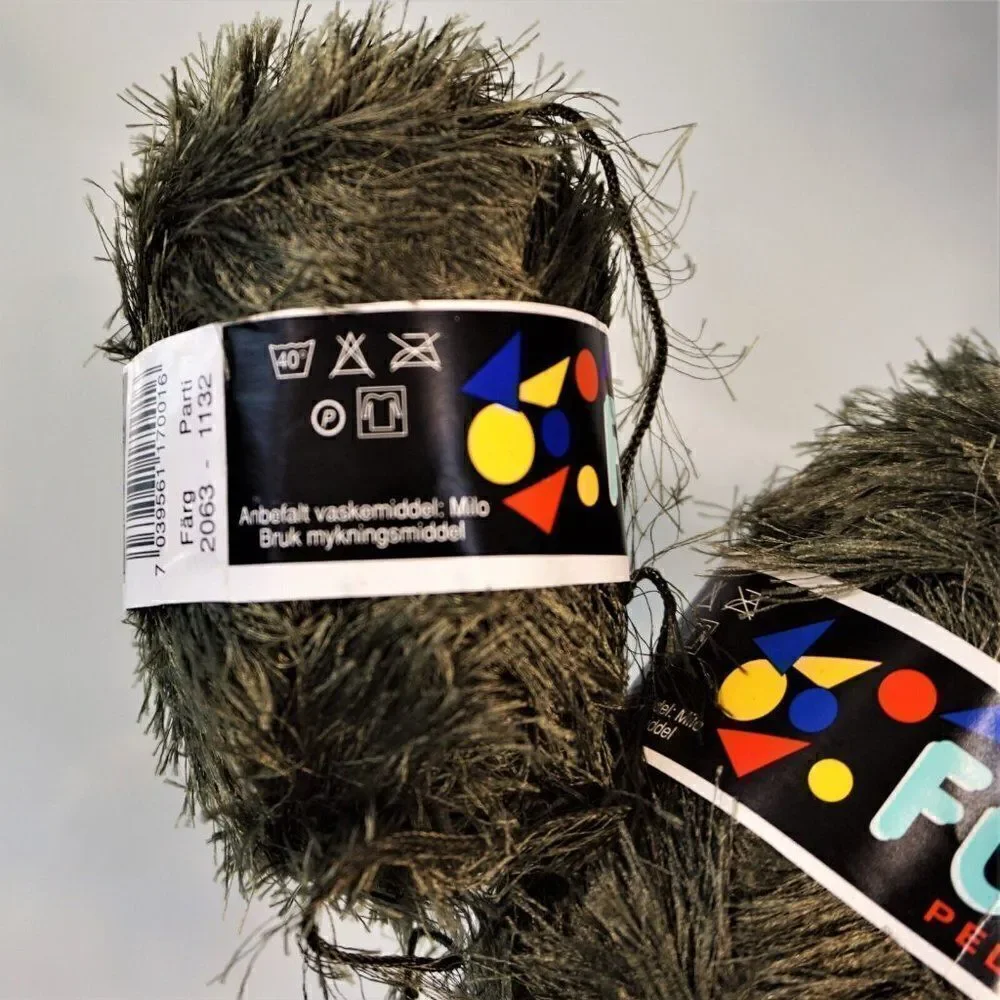 Funny Lux Pelsgarn 2063 / 1132 Fur Yarn Sandnes Garn Green 2 Skeins